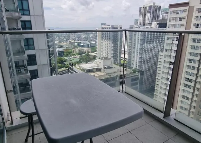 New! Tranquil 2-bedroom With Balcony Bgc Uptown Apartment Manila