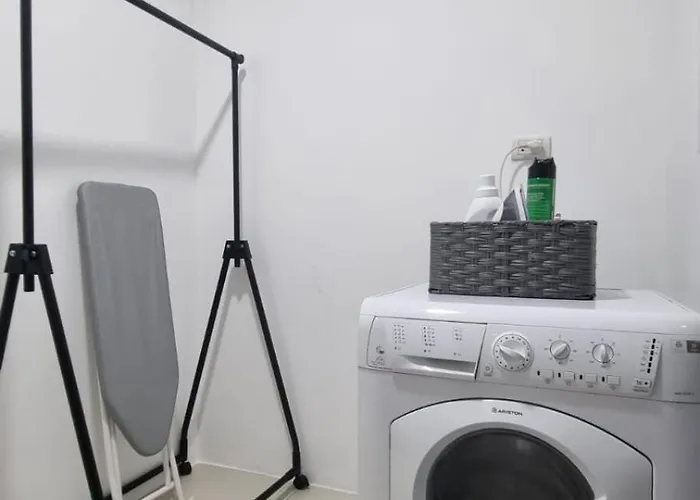 Apartment New! Tranquil 2-bedroom With Balcony Bgc Uptown Manila