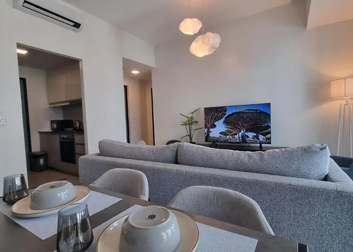 New! Tranquil 2-bedroom With Balcony Bgc Uptown Apartment