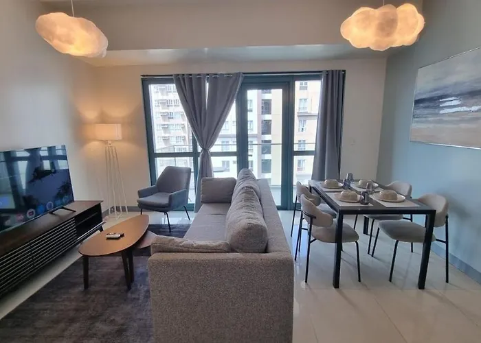 Apartment New! Tranquil 2-bedroom With Balcony Bgc Uptown Manila